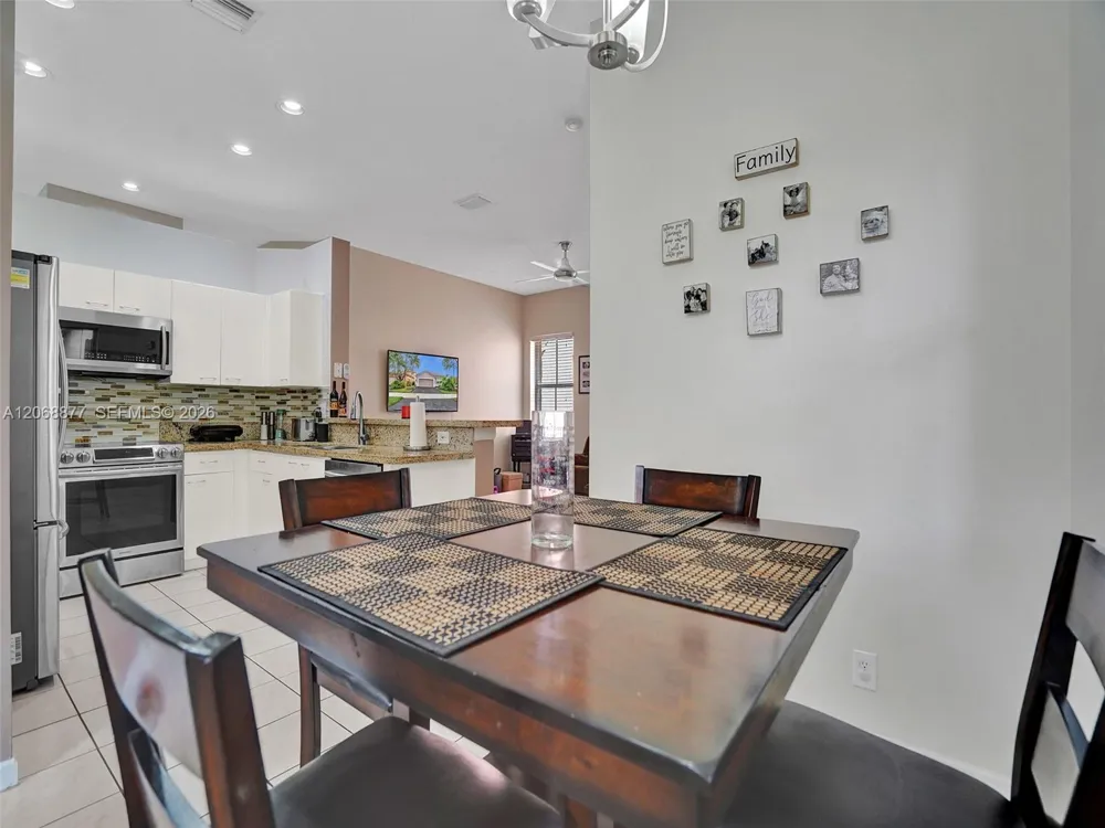938 Bluewood Ter Weston, FL 33327