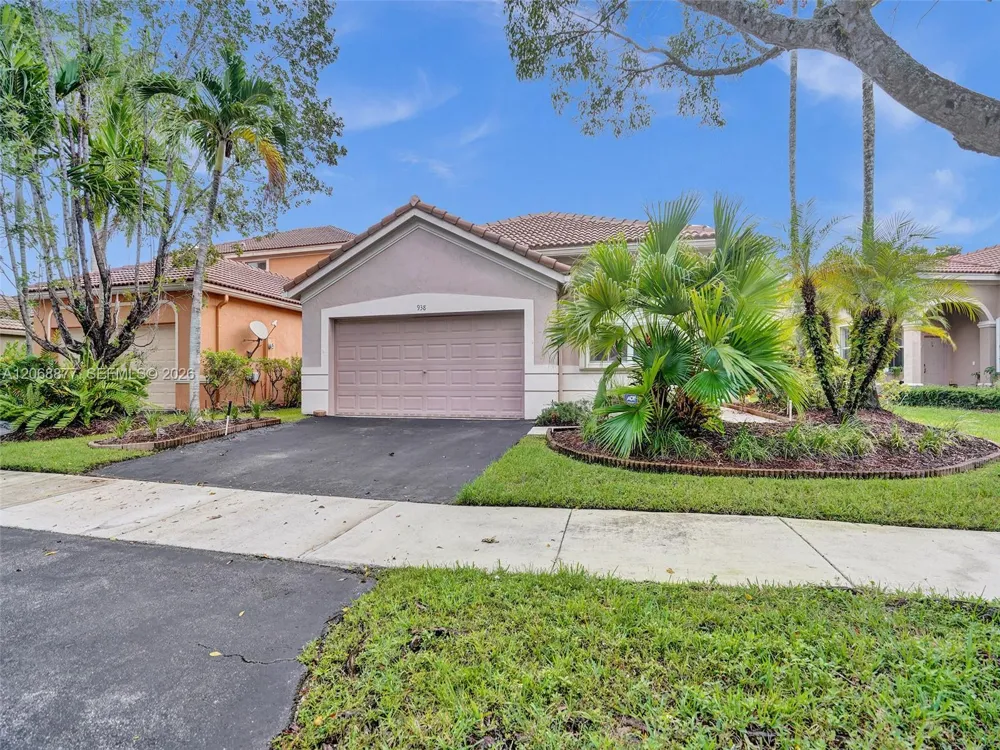 938 Bluewood Ter Weston, FL 33327