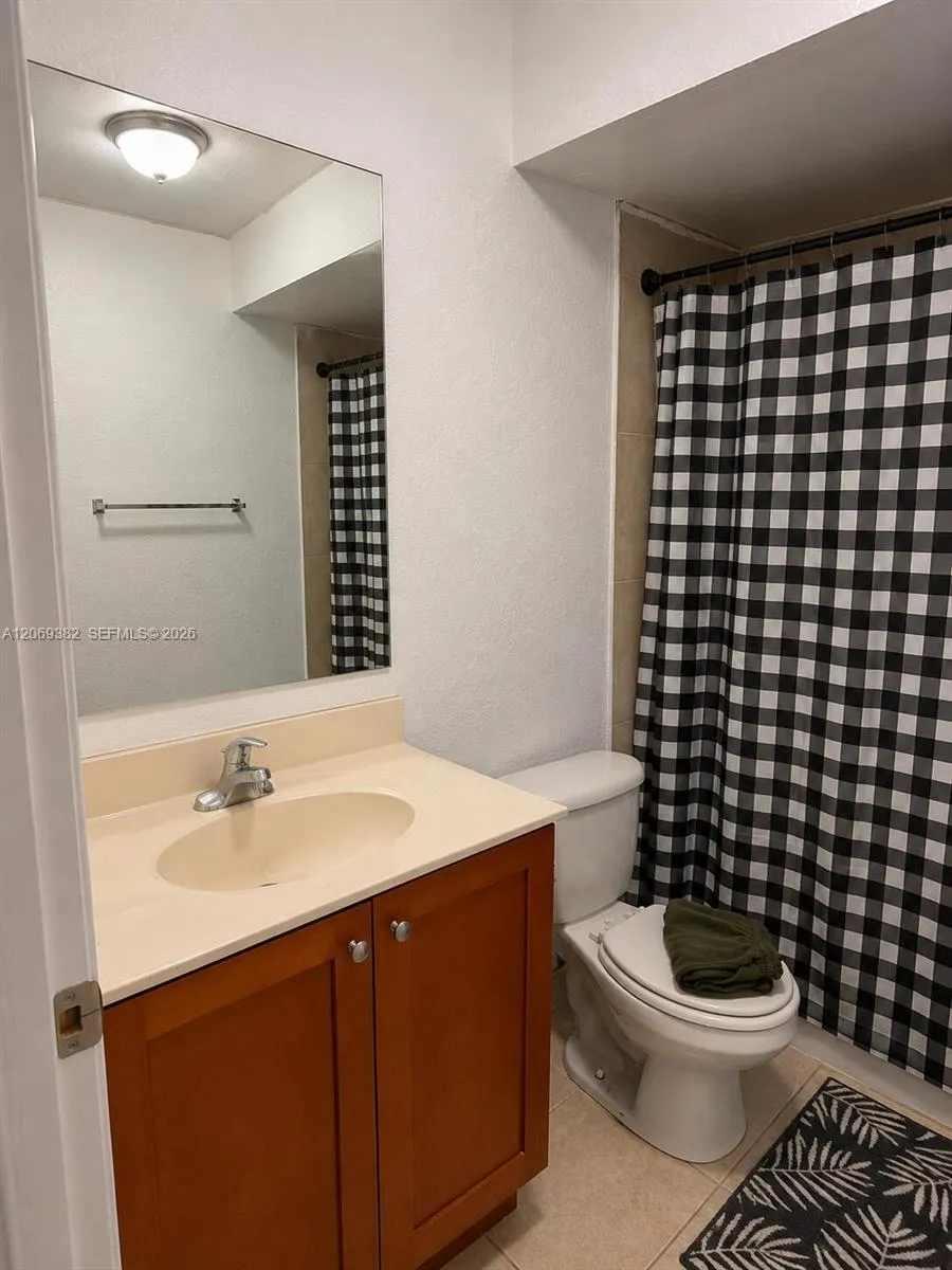 4251 NW 5th St #131 Plantation, FL 33317