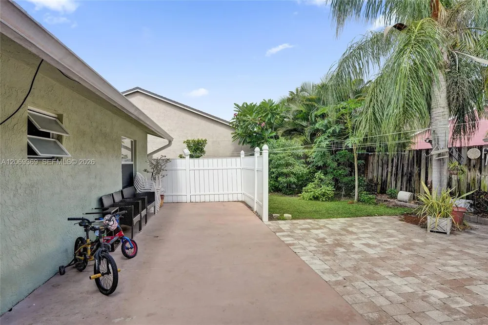 5451 Chicory Ln Lake Worth, FL 33463