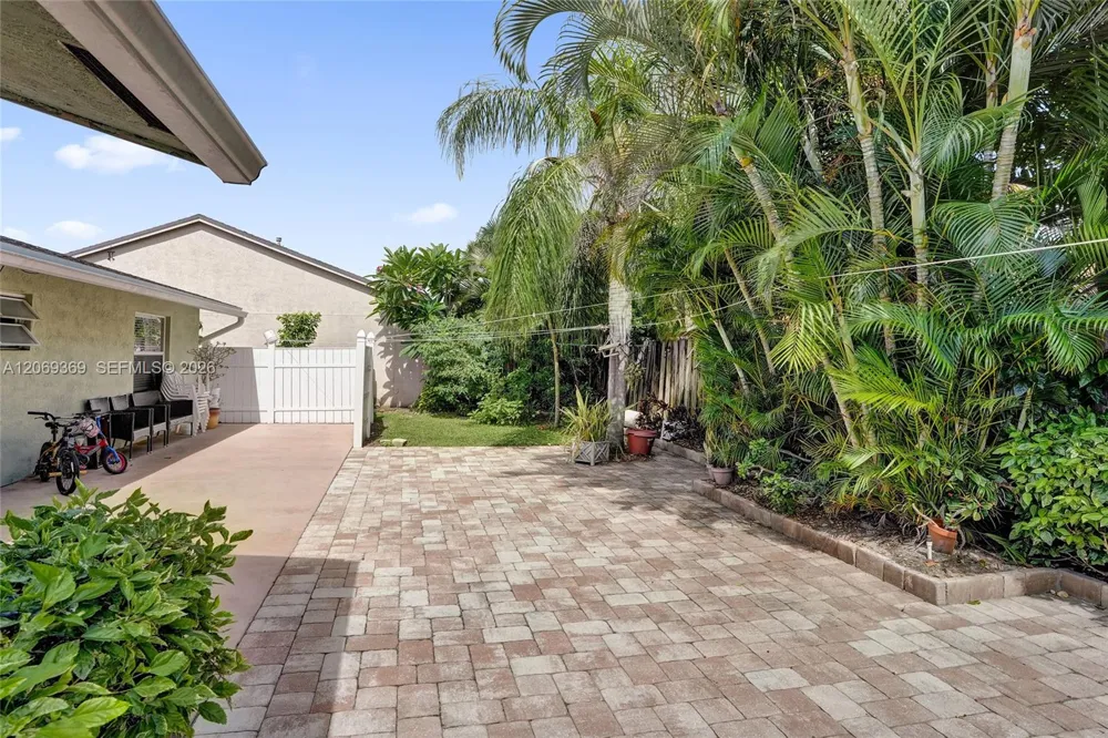 5451 Chicory Ln Lake Worth, FL 33463