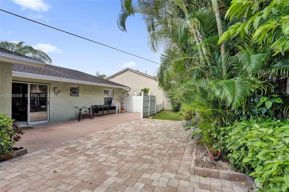 5451 Chicory Ln Lake Worth, FL 33463