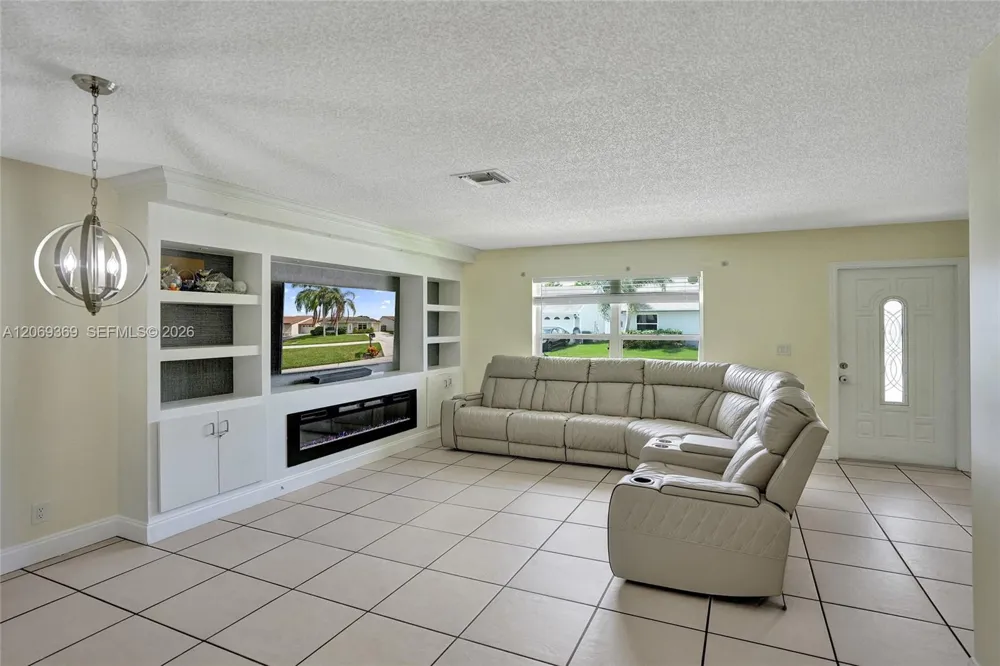 5451 Chicory Ln Lake Worth, FL 33463