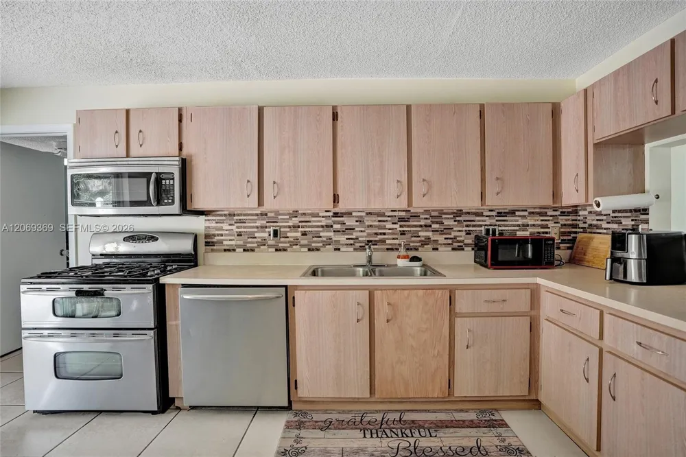 5451 Chicory Ln Lake Worth, FL 33463