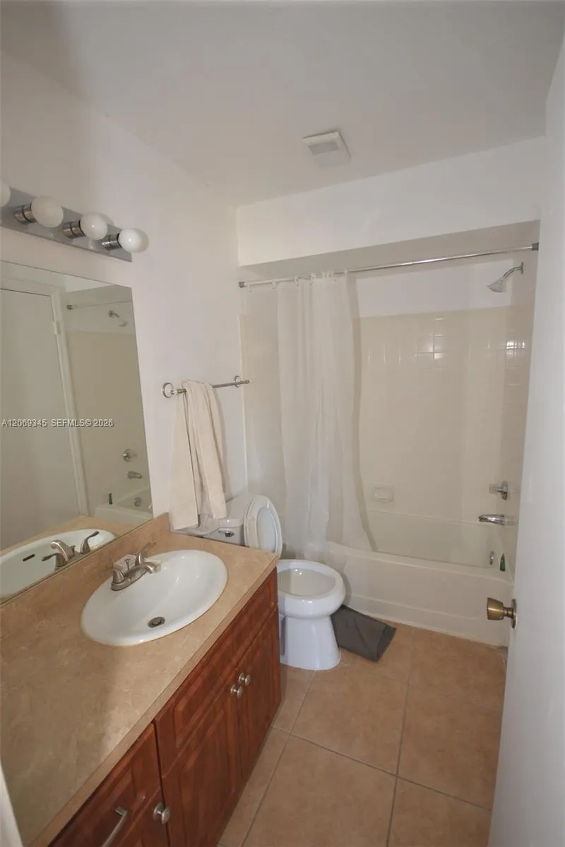 2796 S University Dr #2102 Davie, FL 33328