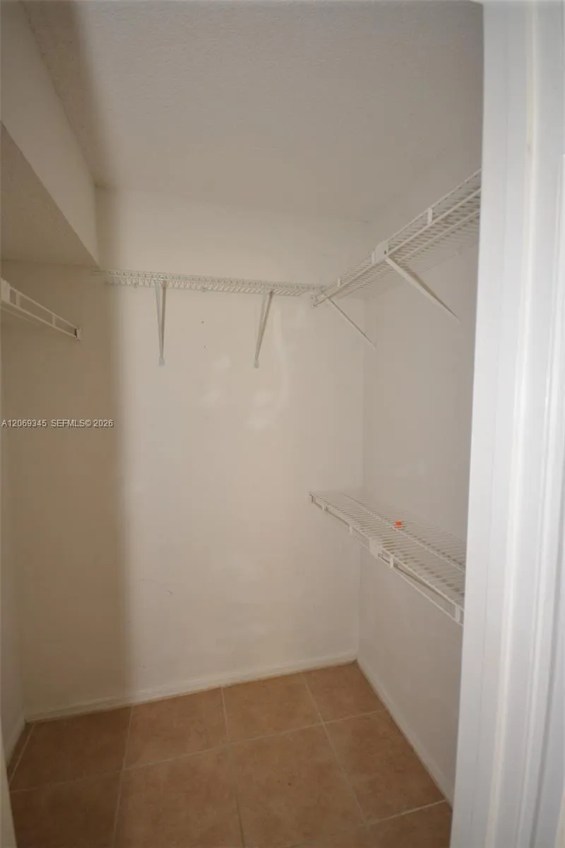2796 S University Dr #2102 Davie, FL 33328