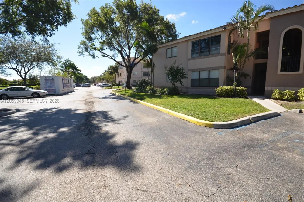 2796 S University Dr #2102 Davie, FL 33328