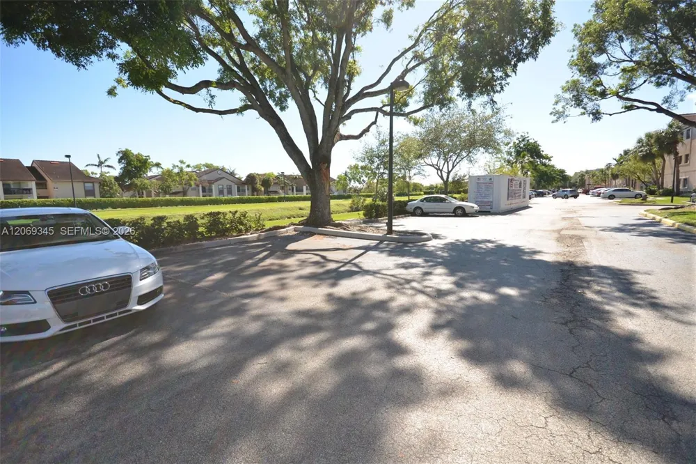 2796 S University Dr #2102 Davie, FL 33328