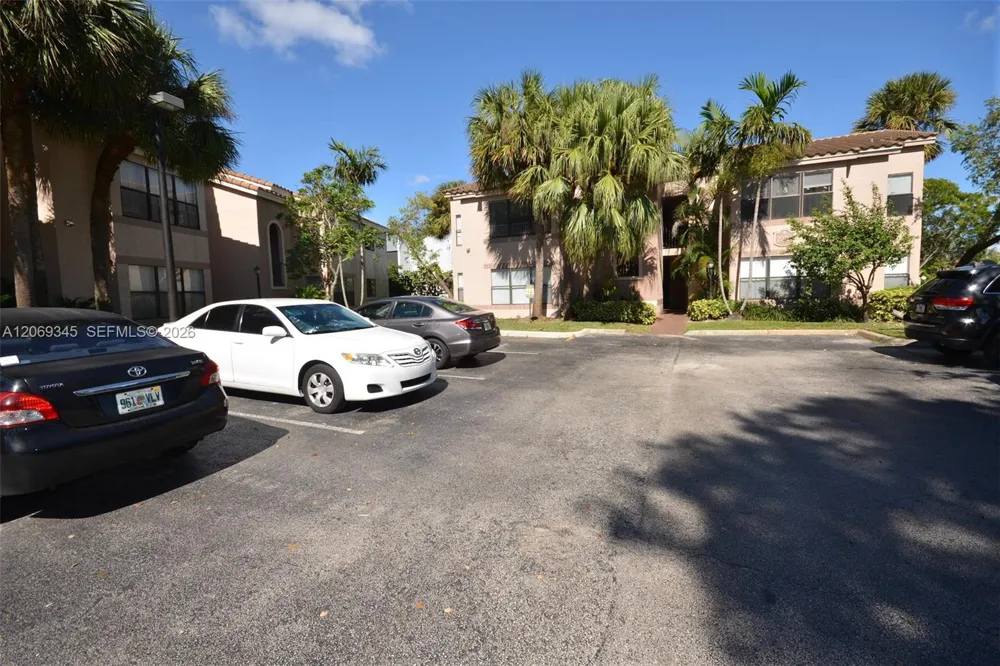 2796 S University Dr #2102 Davie, FL 33328