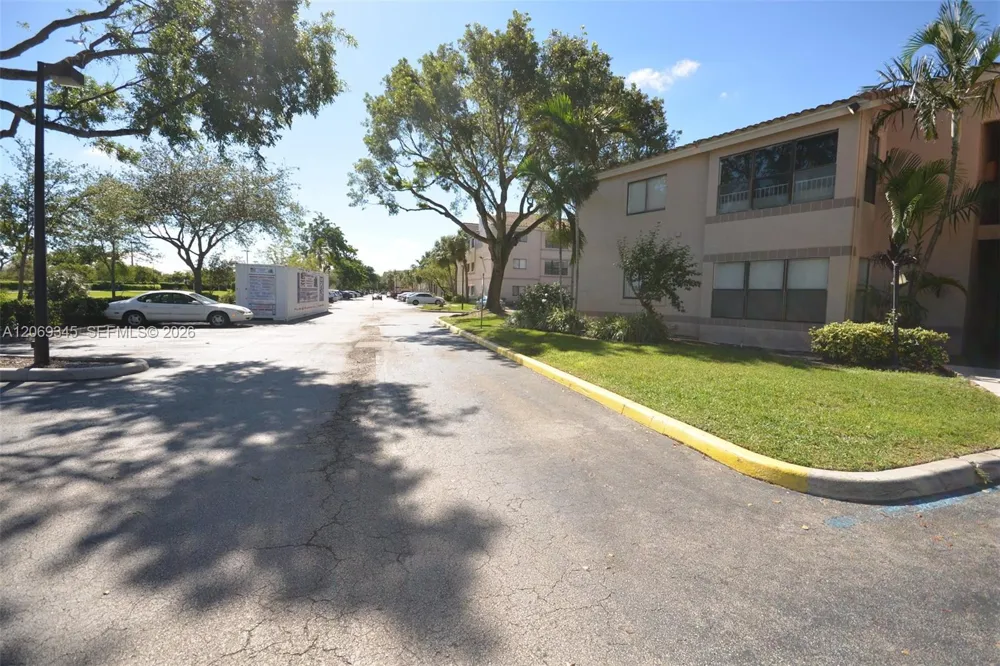 2796 S University Dr #2102 Davie, FL 33328