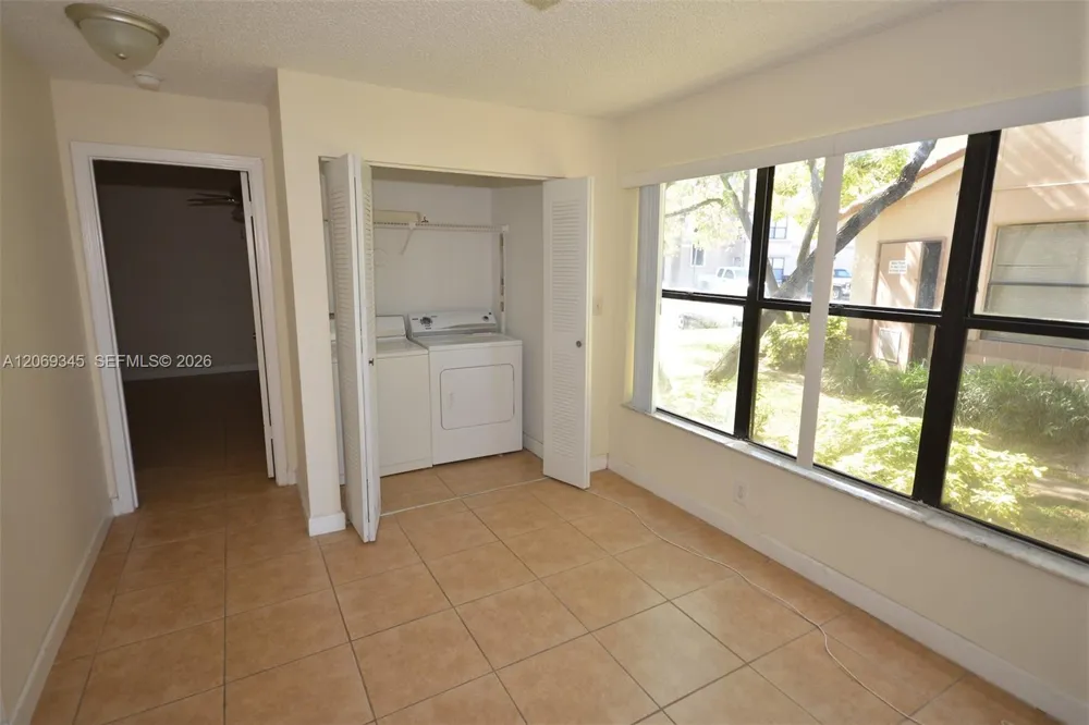 2796 S University Dr #2102 Davie, FL 33328