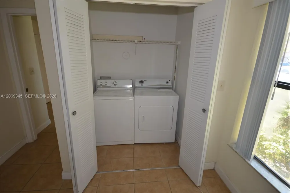 2796 S University Dr #2102 Davie, FL 33328