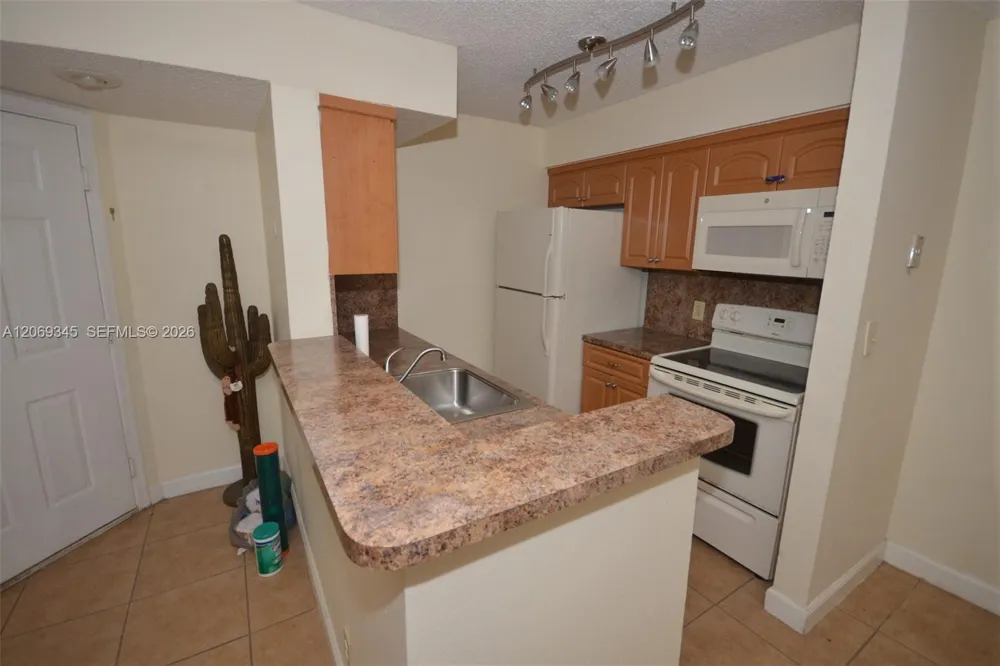 2796 S University Dr #2102 Davie, FL 33328