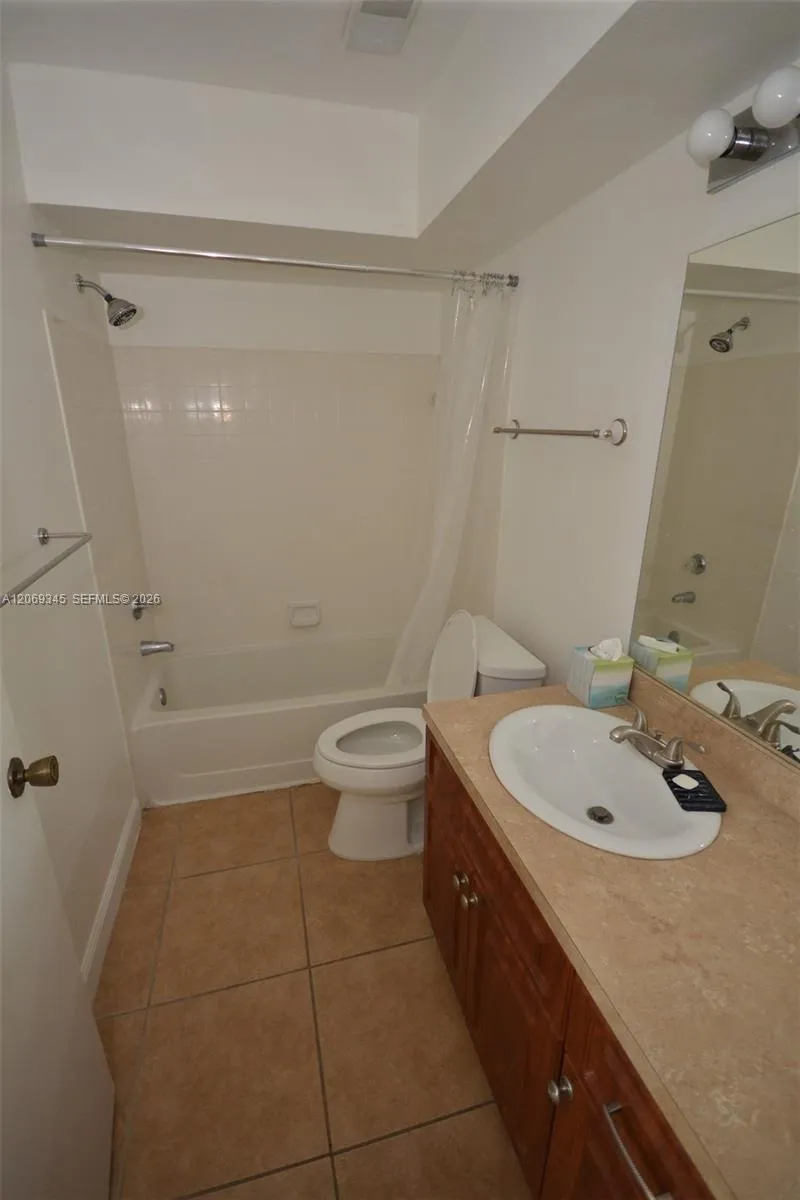 2796 S University Dr #2102 Davie, FL 33328