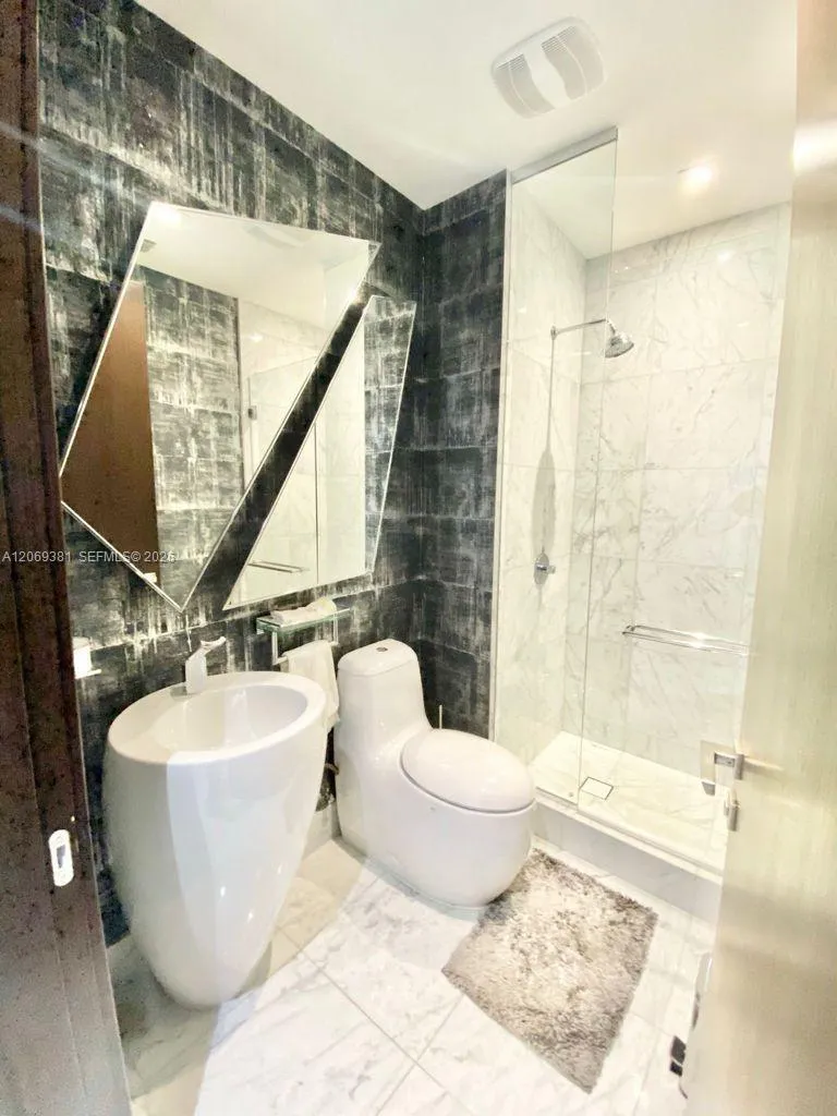 16901 Collins Ave #701 Sunny Isles Beach, FL 33160