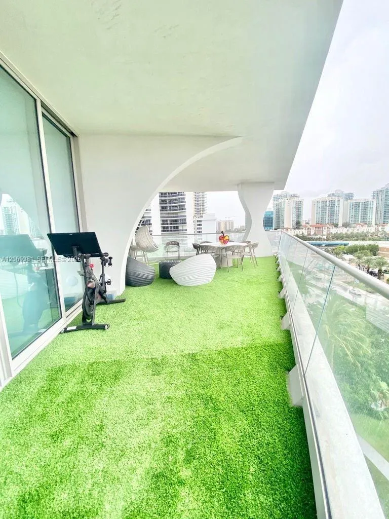 16901 Collins Ave #701 Sunny Isles Beach, FL 33160