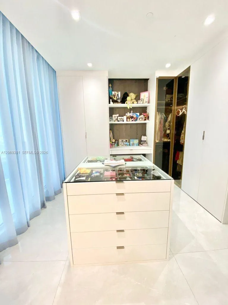 16901 Collins Ave #701 Sunny Isles Beach, FL 33160