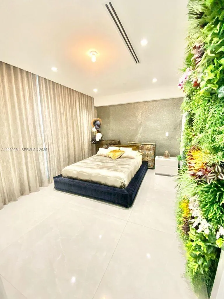 16901 Collins Ave #701 Sunny Isles Beach, FL 33160