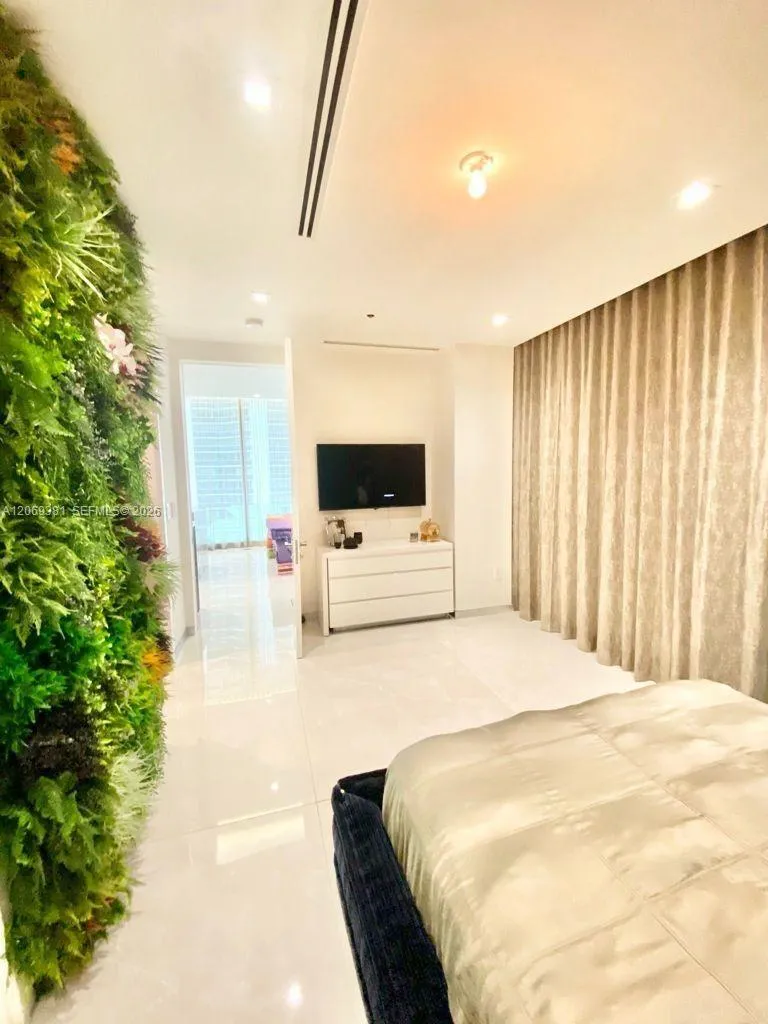 16901 Collins Ave #701 Sunny Isles Beach, FL 33160