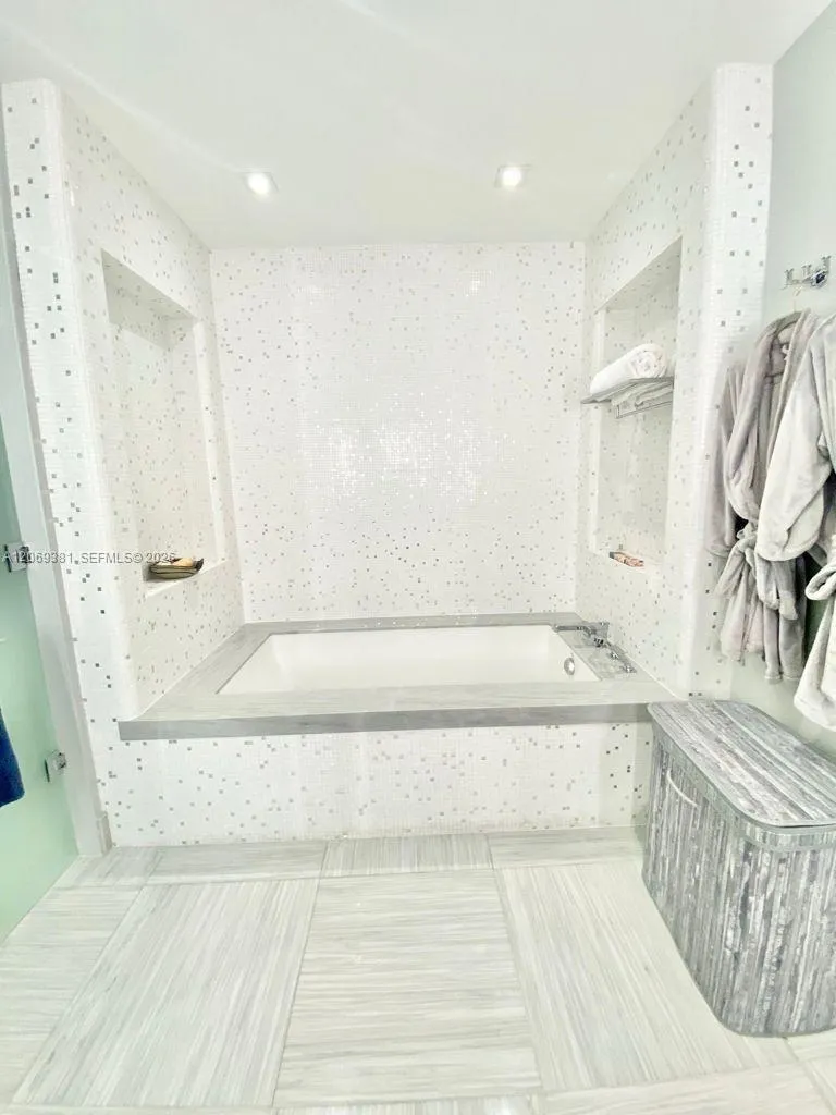 16901 Collins Ave #701 Sunny Isles Beach, FL 33160