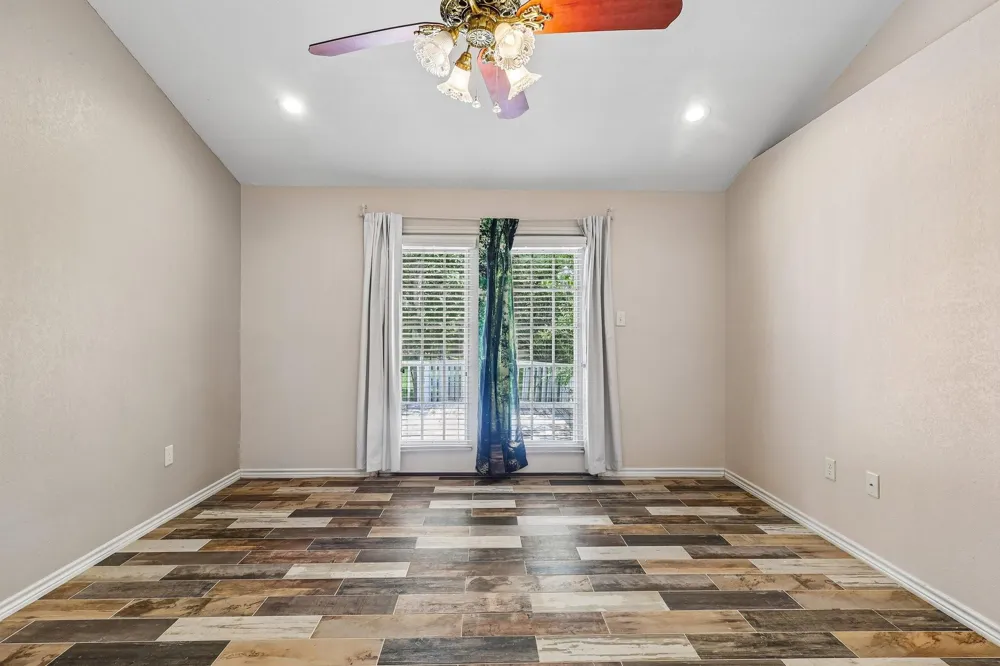 1109 Winding Way Drive Friendswood, TX 77546