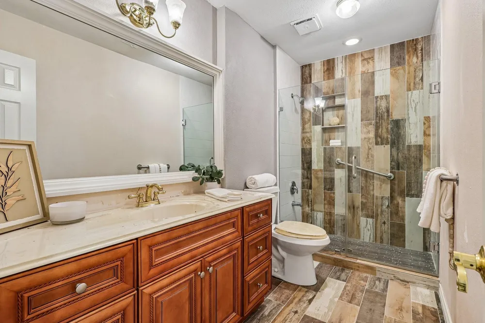 1109 Winding Way Drive Friendswood, TX 77546