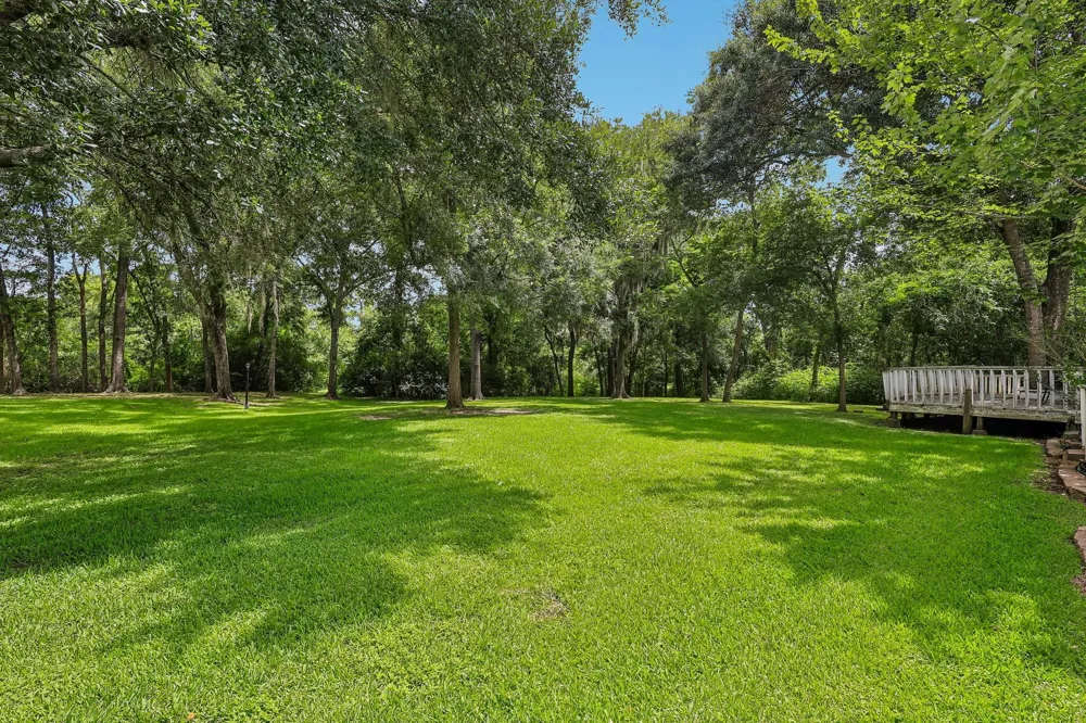 1109 Winding Way Drive Friendswood, TX 77546