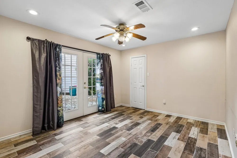 1109 Winding Way Drive Friendswood, TX 77546