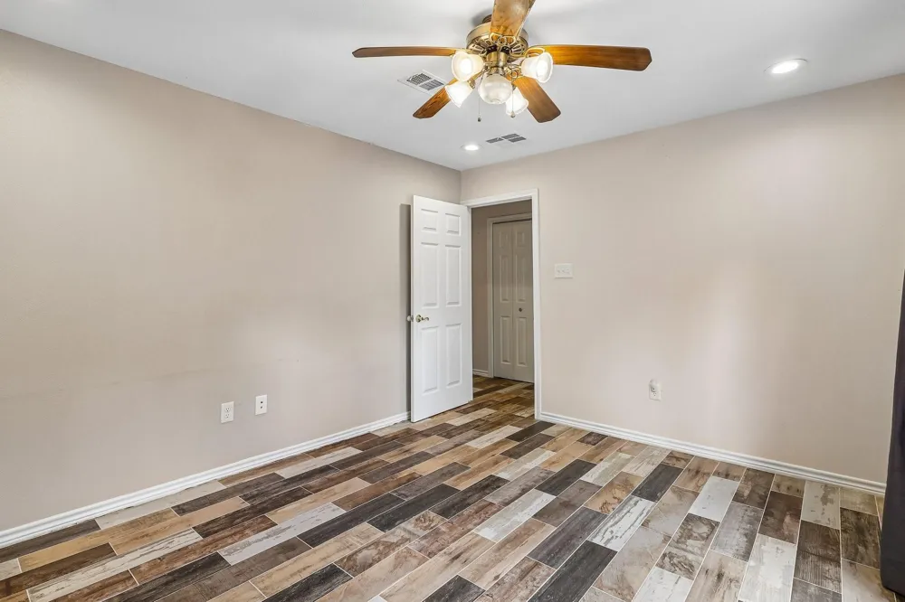 1109 Winding Way Drive Friendswood, TX 77546