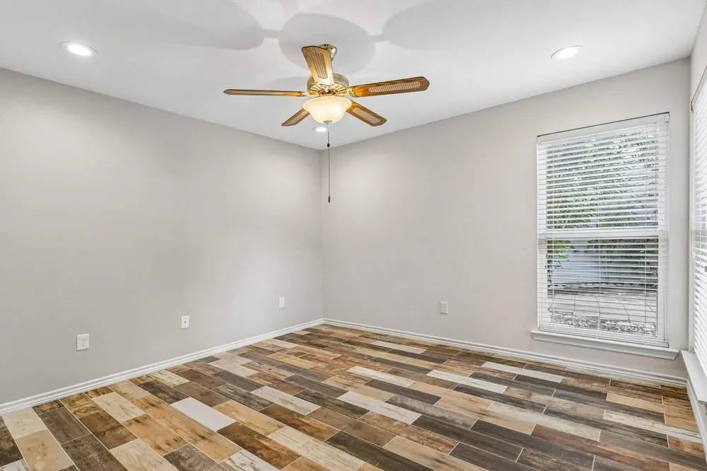 1109 Winding Way Drive Friendswood, TX 77546