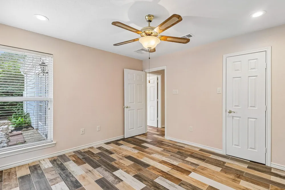 1109 Winding Way Drive Friendswood, TX 77546