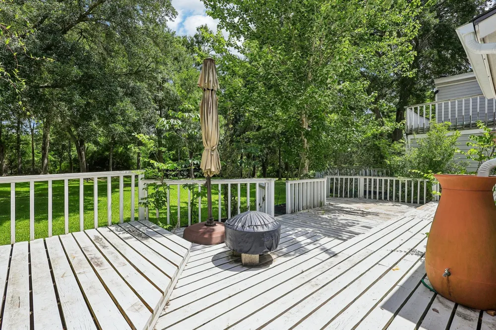 1109 Winding Way Drive Friendswood, TX 77546