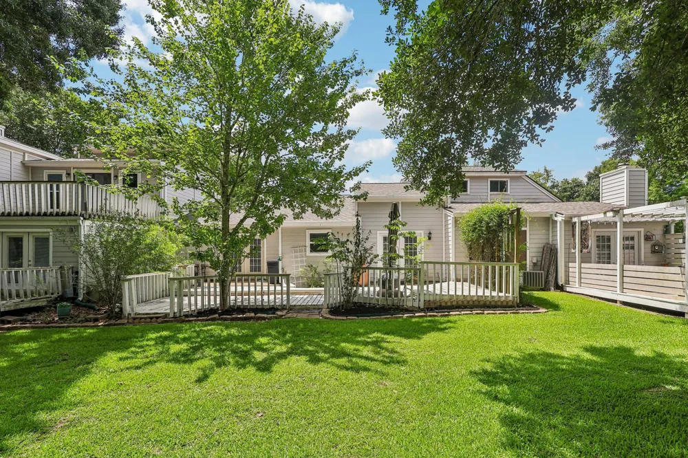 1109 Winding Way Drive Friendswood, TX 77546