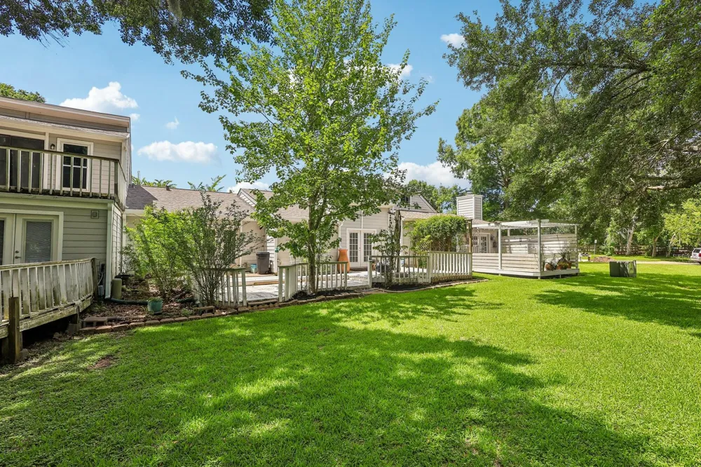 1109 Winding Way Drive Friendswood, TX 77546