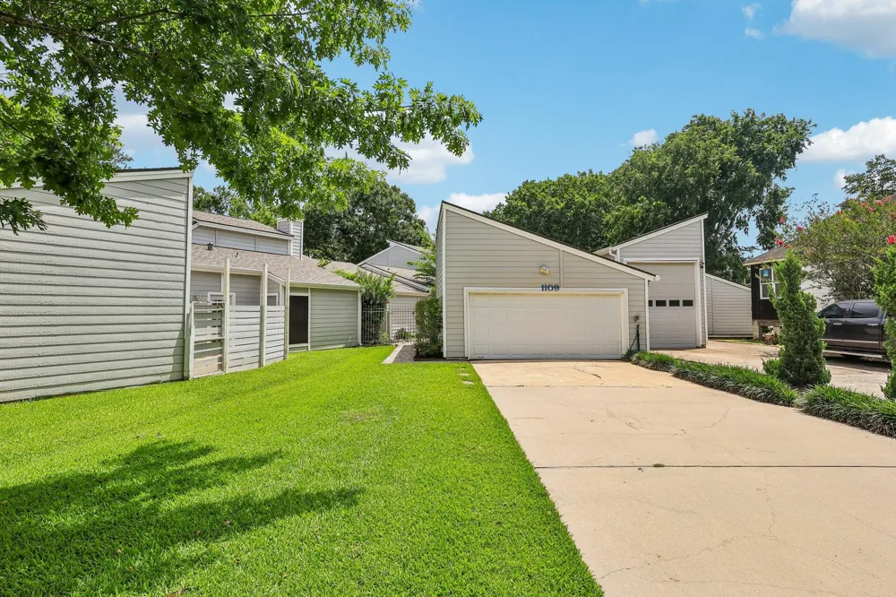 1109 Winding Way Drive Friendswood, TX 77546