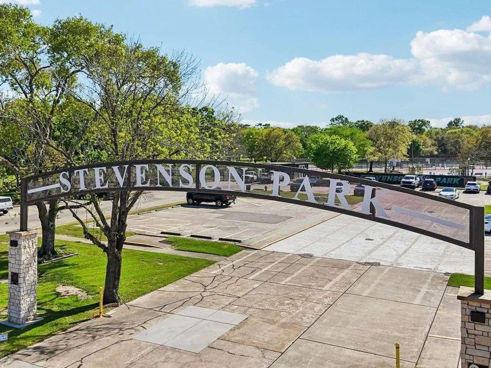 1109 Winding Way Drive Friendswood, TX 77546