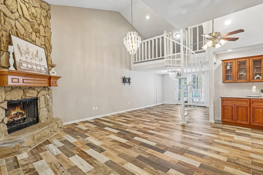 1109 Winding Way Drive Friendswood, TX 77546
