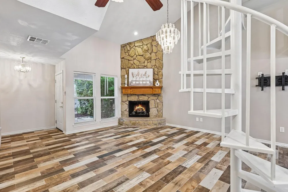 1109 Winding Way Drive Friendswood, TX 77546