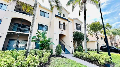 2807 Veronia Dr #201