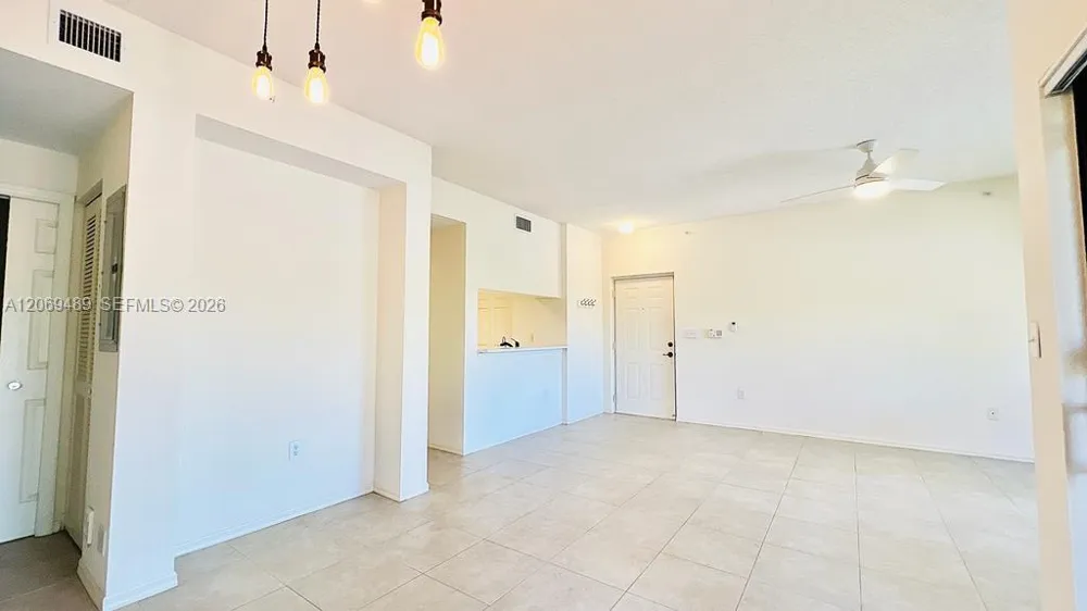 2807 Veronia Dr #201 Palm Beach Gardens, FL 33410