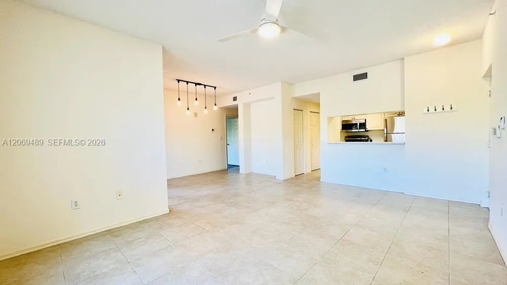 2807 Veronia Dr #201 Palm Beach Gardens, FL 33410
