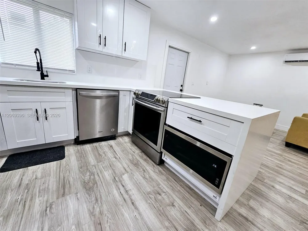 5000 SW 26th Ave Dania Beach, FL 33312