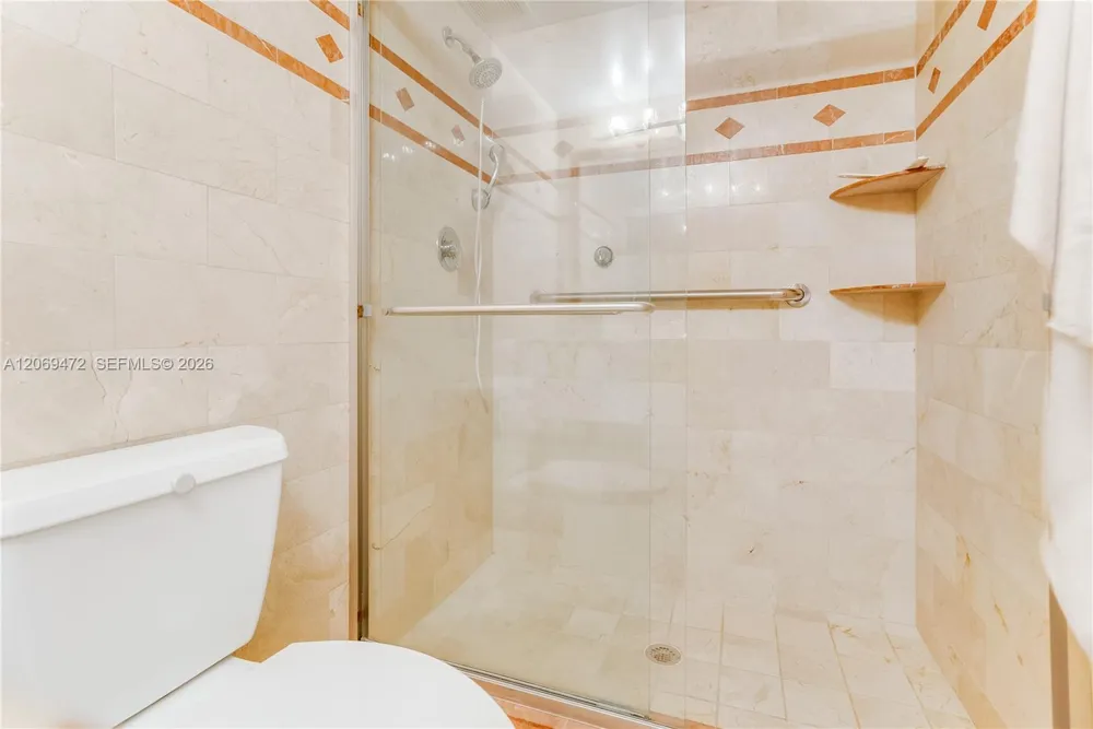 1000 Parkview Dr #614 Hallandale Beach, FL 33009