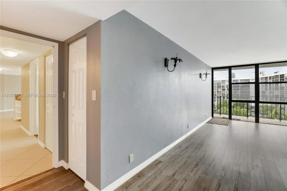 1000 Parkview Dr #614 Hallandale Beach, FL 33009