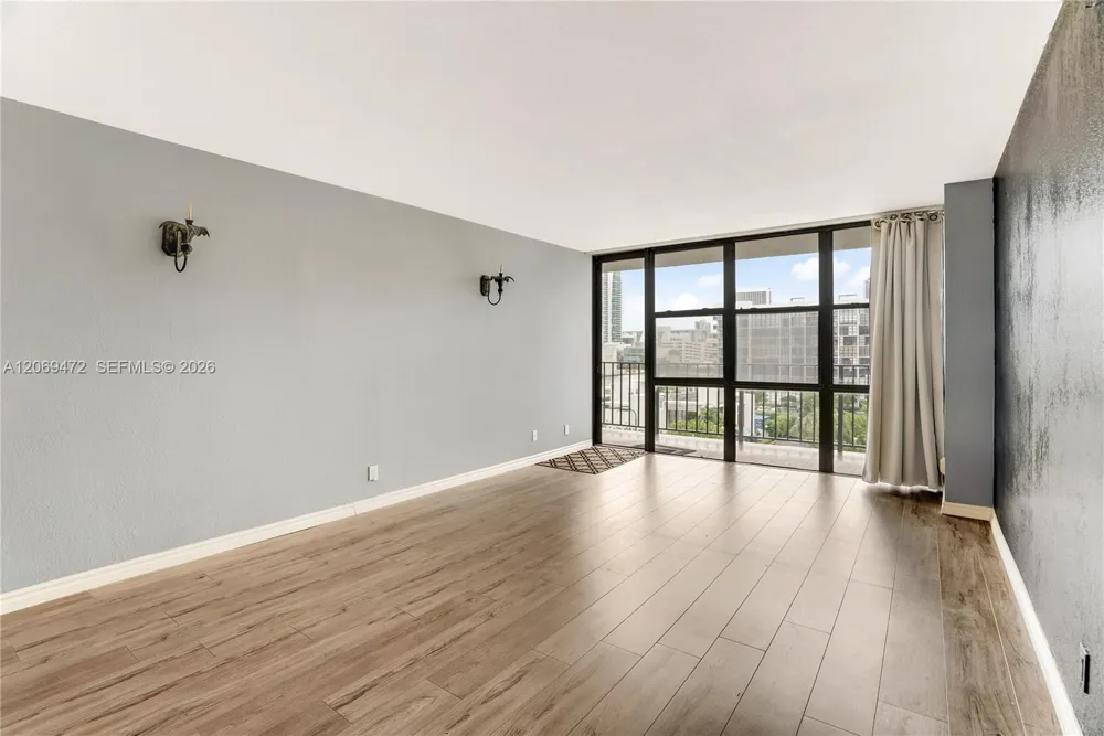1000 Parkview Dr #614 Hallandale Beach, FL 33009