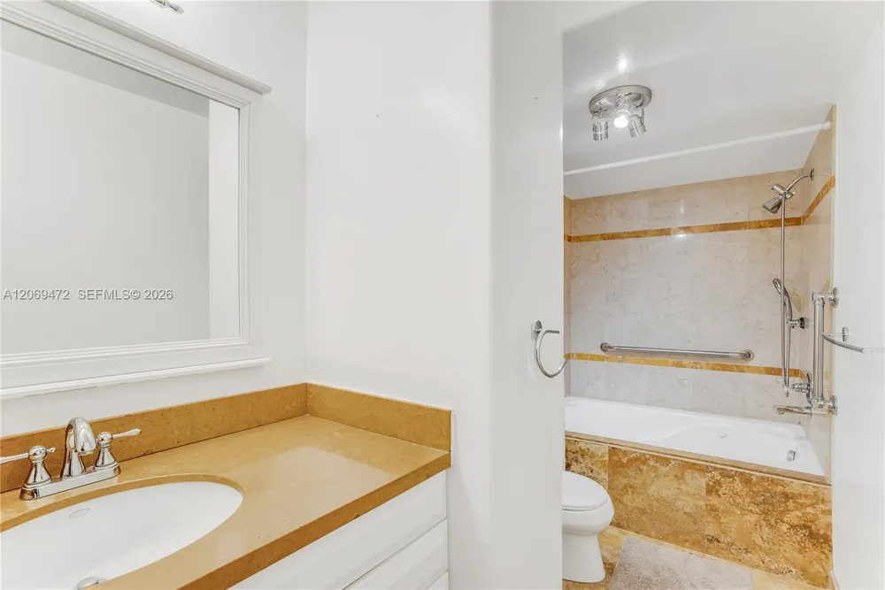 1000 Parkview Dr #614 Hallandale Beach, FL 33009