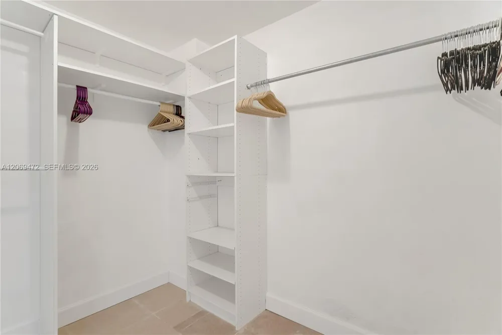 1000 Parkview Dr #614 Hallandale Beach, FL 33009
