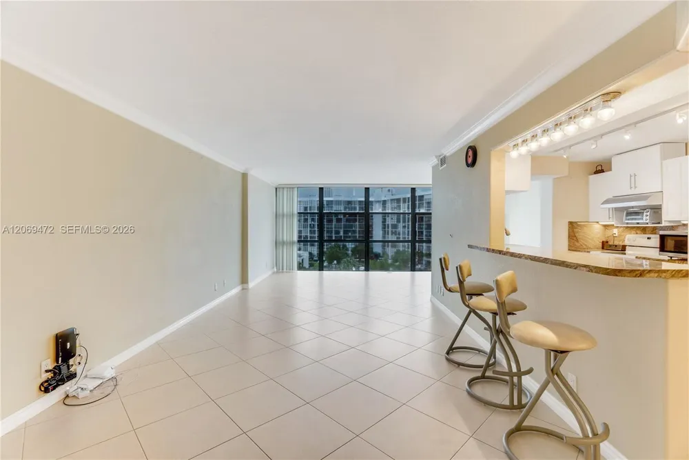 1000 Parkview Dr #614 Hallandale Beach, FL 33009