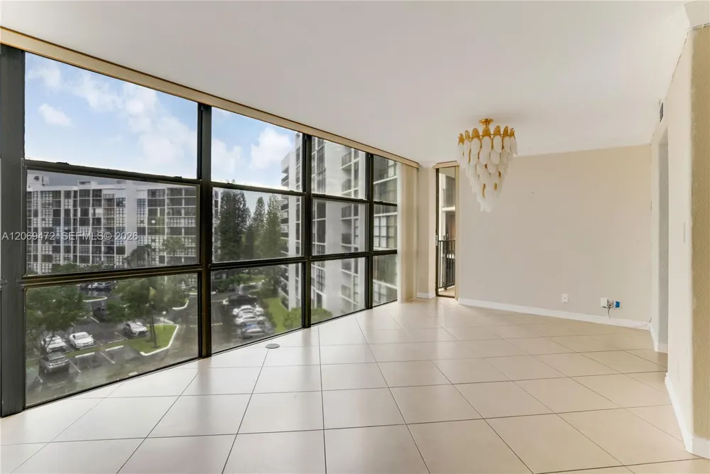1000 Parkview Dr #614 Hallandale Beach, FL 33009
