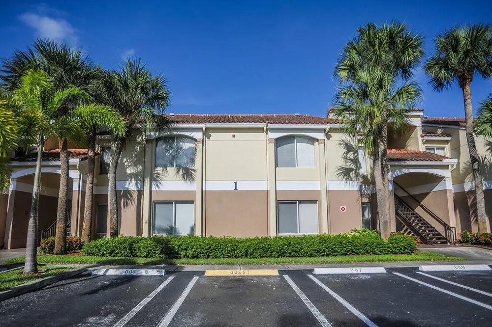 815 W BOYNTON BEACH BOULEVARD #1-203 Boynton Beach, FL 33426